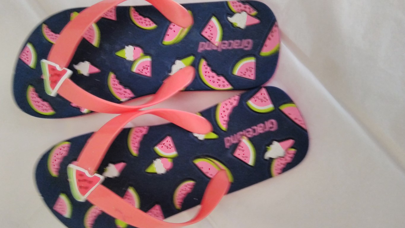 Flip flops size 3