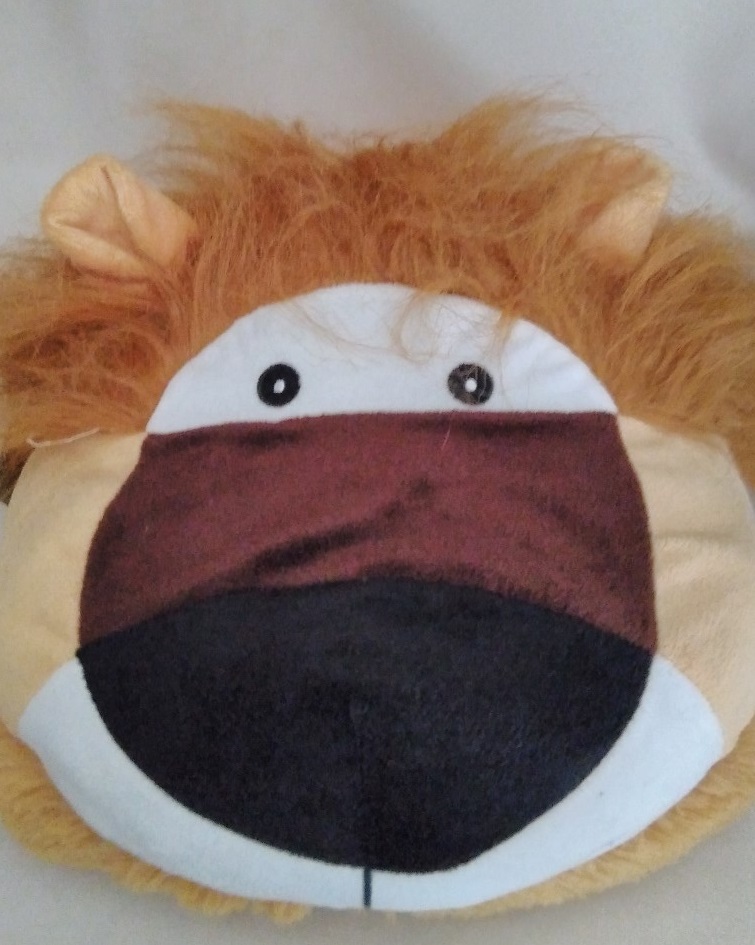 Large lion foot muff